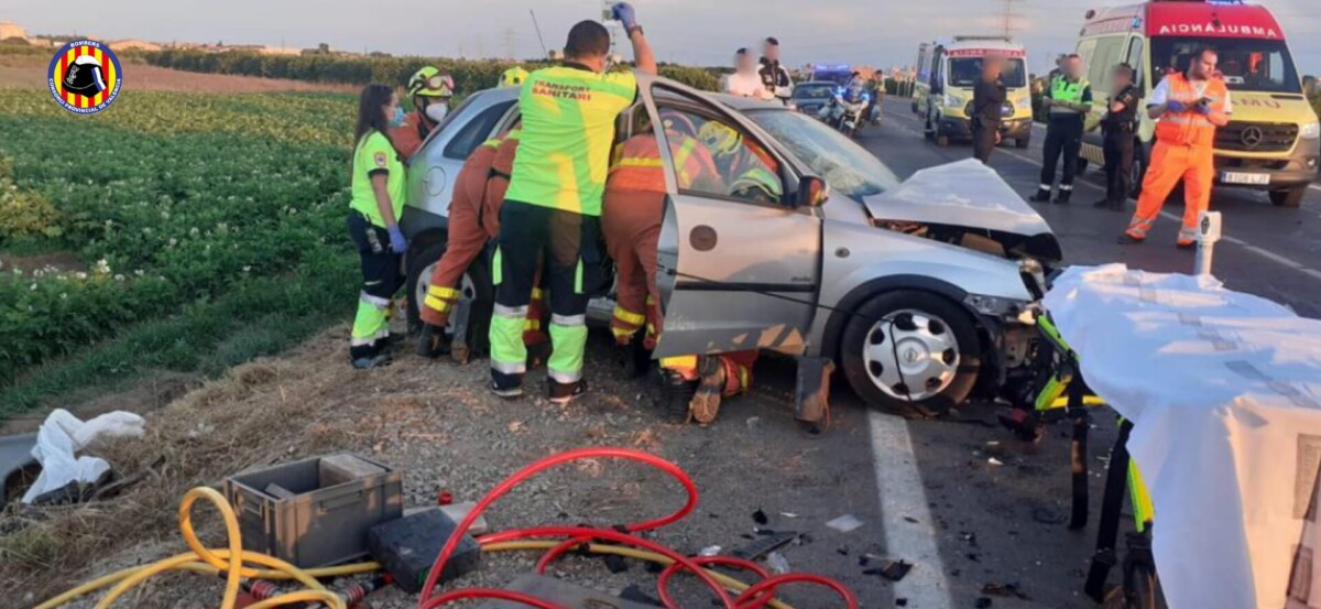 Dos Jóvenes Heridas En El Choque Frontal De Dos Coches En La Cv 304 Entre Vinalesa Y Meliana 1967